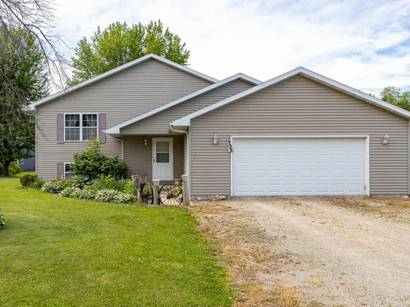 705 Riverview Dr, Fremont, WI 54940