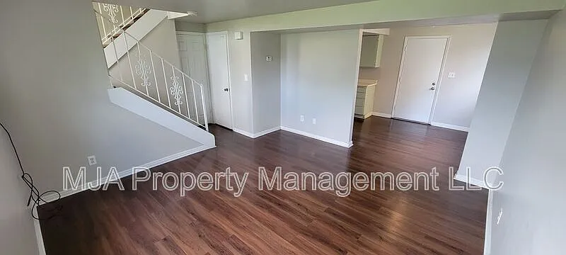 2 bed, 1.5 bath, 1436 sqft, $1,395 — Photo 3