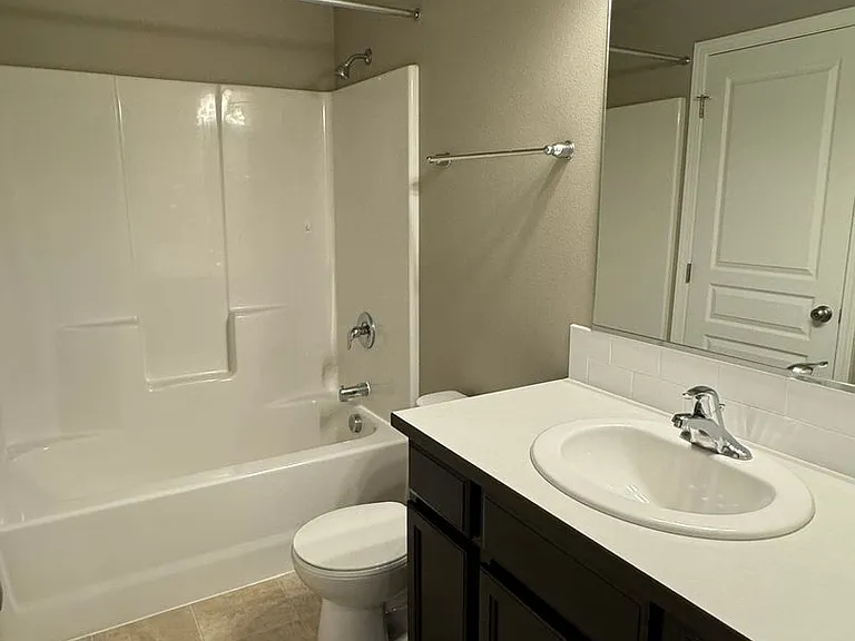 995 N Pacific Hwy #99 — Photo 13
