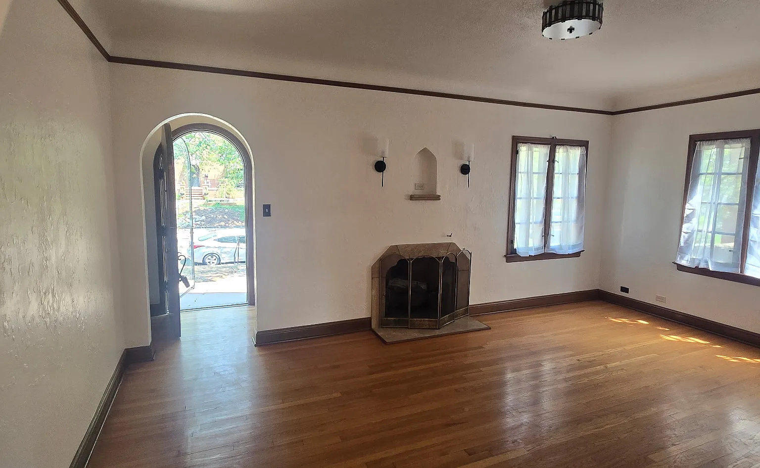 2 bed, 1100 sqft, $2,600 — Photo 2