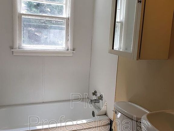 5th image of 1036 13th Ave S