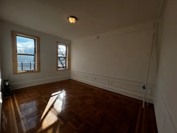 2645 Morris Avenue image 1 of 6