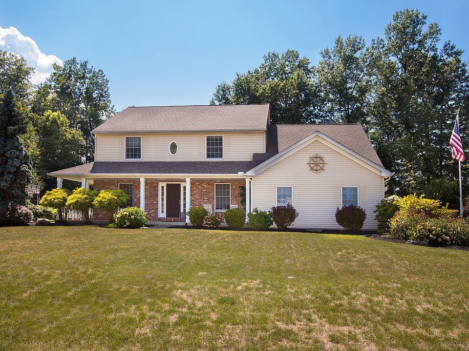 1st image of 384 Crestwood Dr