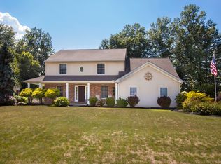 384 Crestwood Dr, Avon Lake, OH 44012