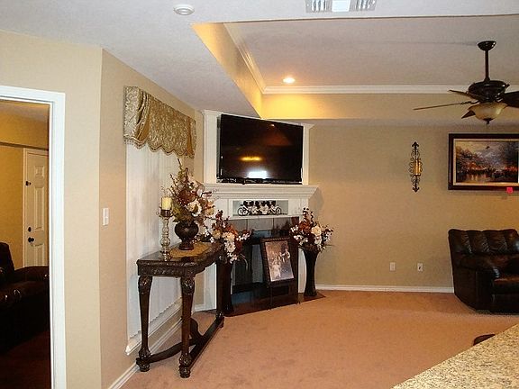 4th image of 363 Meadowridge Cir