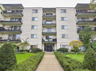 820 Oakton St APT 2A, Evanston, IL 60202