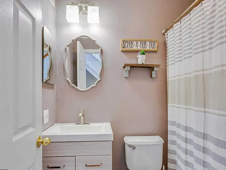 102 E Randall St — Photo 16