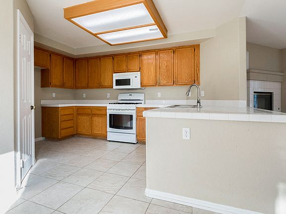 3rd image of 250 Riverview Dr