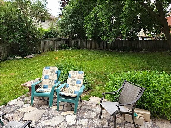 3rd image of 817 Cataraqui Woods Dr