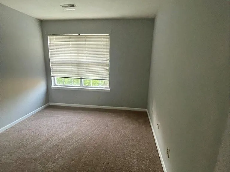 614 Waters Dr — Photo 13