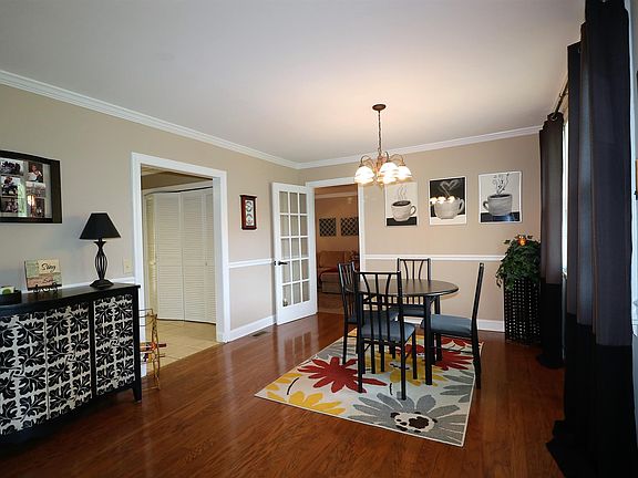 3rd image of 115 Curtiswood Dr