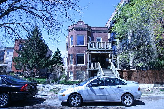1st image of 1922 N Washtenaw Ave #2W