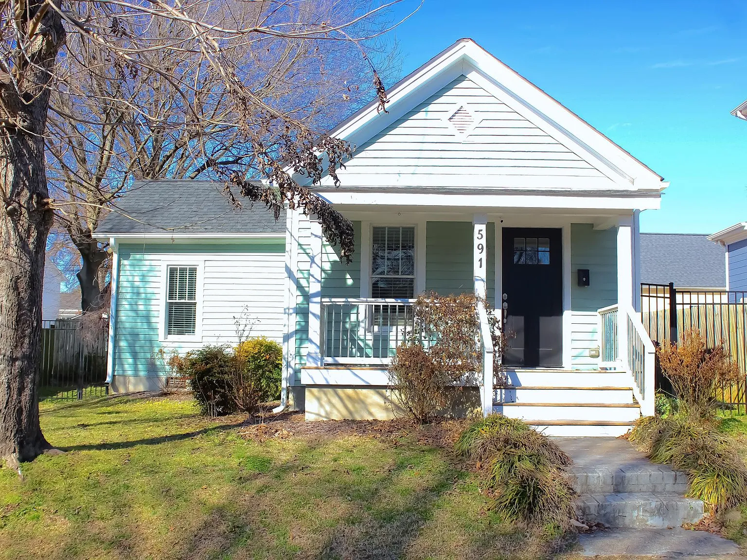 591 E Cabarrus St — Photo 2