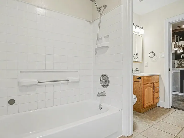 134 Goshen Ave — Photo 16