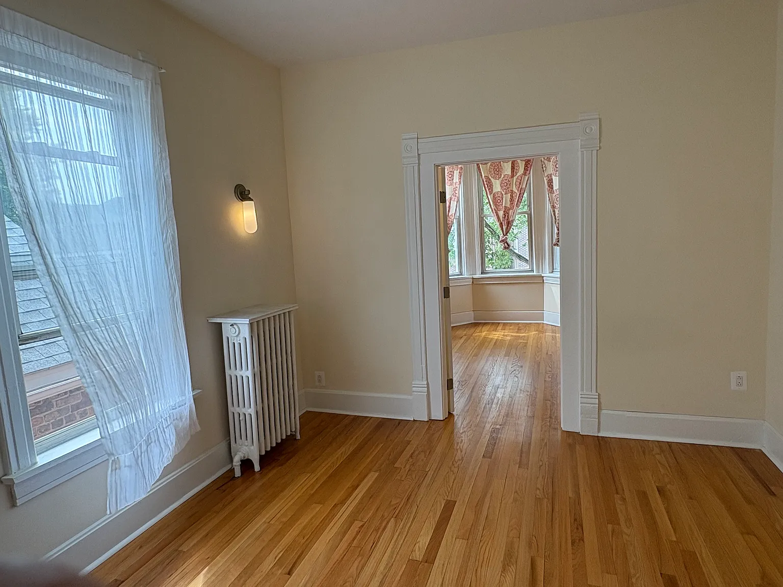 3 bed, 1225 sqft, $2,100 — Photo 3