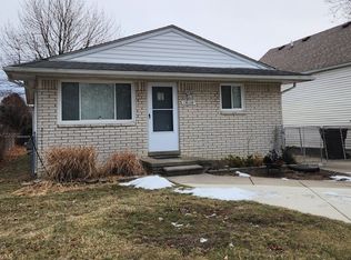 18110 Common Rd, Roseville, MI 48066