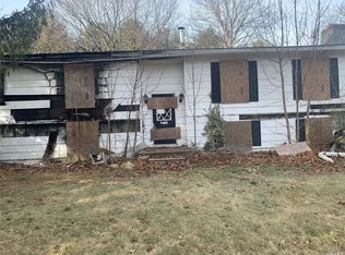 563 N Quaker Ln, Hyde Park, NY 12538