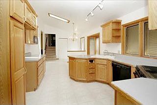 4th image of 10220 Shuman St