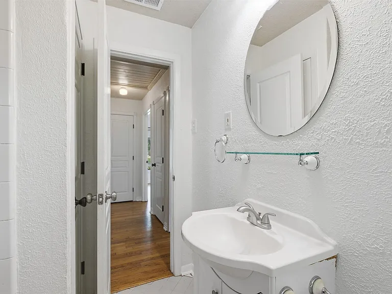 3884 Van Ness Ln — Photo 22