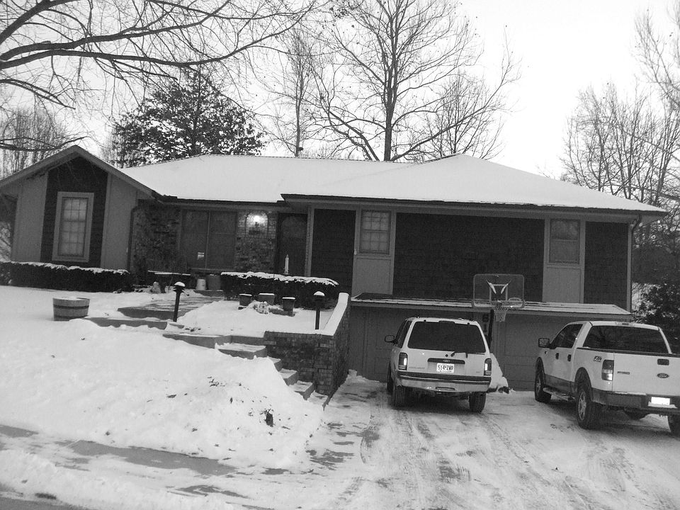 1st image of 613 Thomas Dr