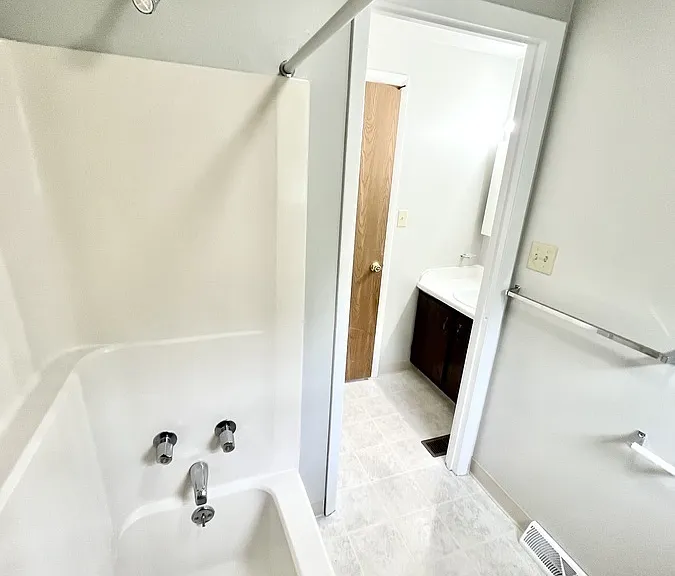 444 Tanglewood Ln — Photo 18