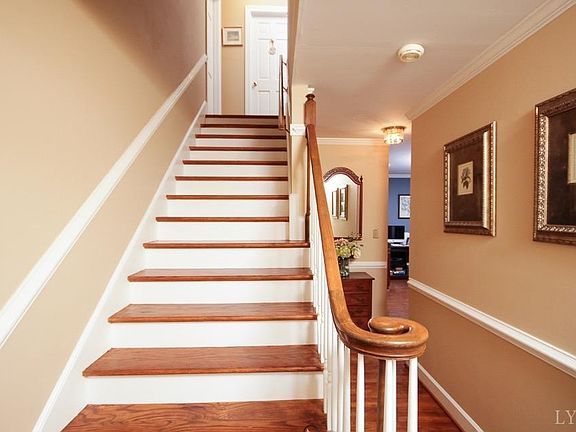 5th image of 3605 Surrey Ln