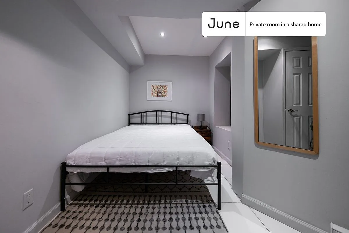 Full bedroom in 5 bed/2 bath home in Upper West Side #1805 C — Photo 1