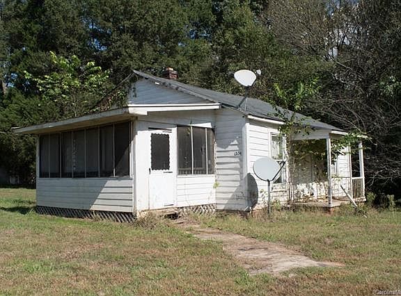 4th image of 1124 Young St