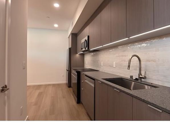 5119 Colfax Ave #204