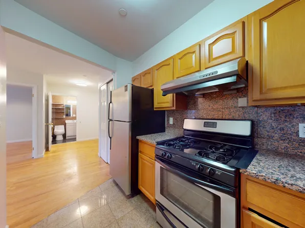 420 42nd Street image 9 of 22