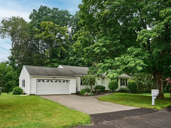 16 Truehart Dr, Easthampton, MA 01027