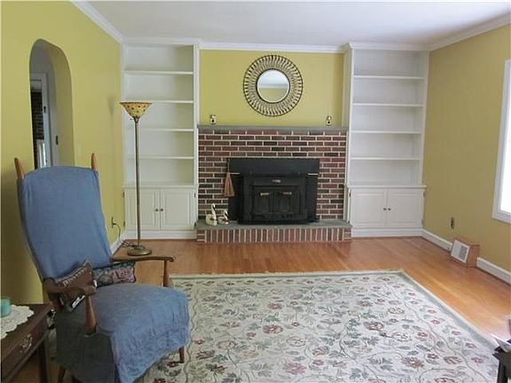 2nd image of 303 Glen Berne Dr