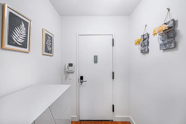 Rented by MyNyHousing | media 17