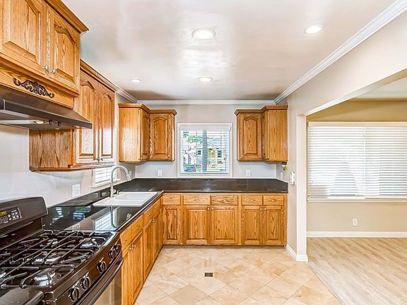 3rd image of 17108 Glenburn Ave