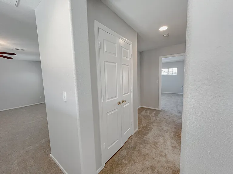 5646 Saint Elias St — Photo 42
