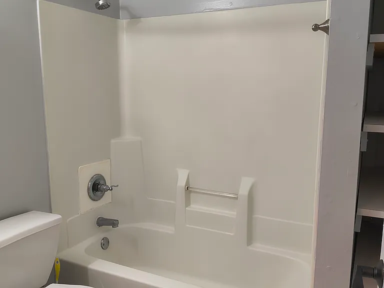 409 E Commercial Ave #R — Photo 6
