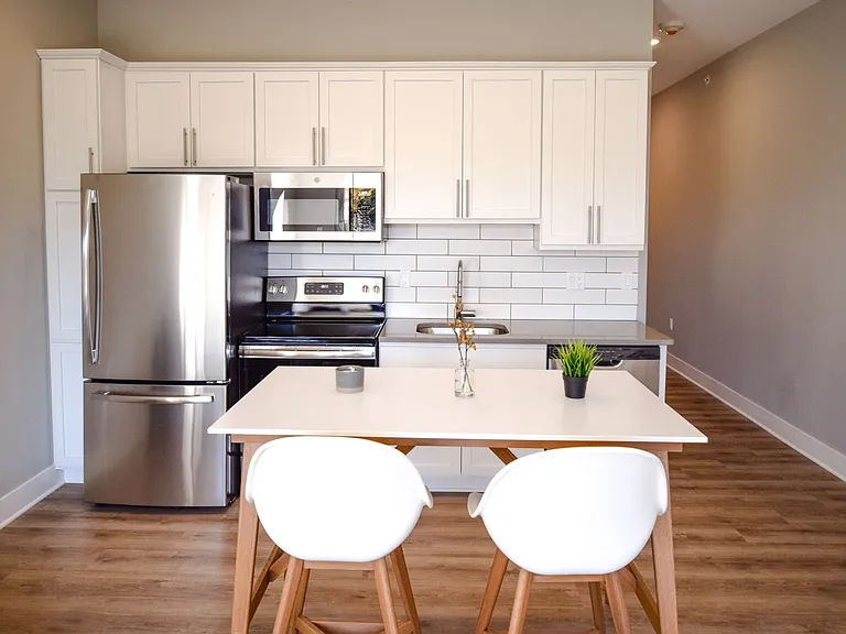 Cedar Valley Luxury Apartments — Photo 15
