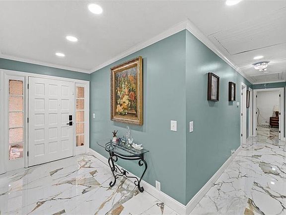 4th image of 14 Westwood Cir SW