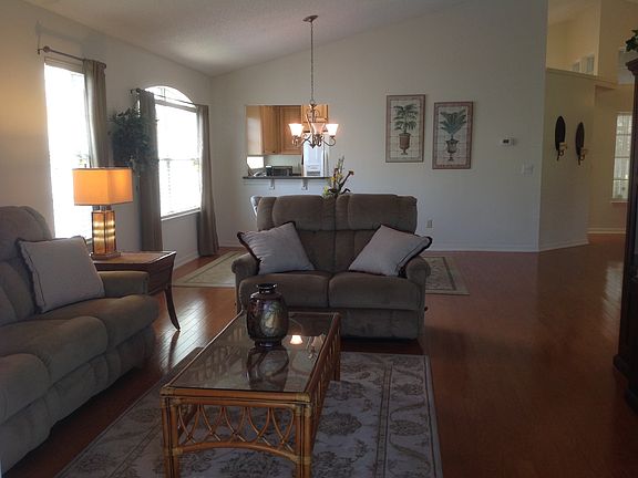 4th image of 337 Charlemagne Cir