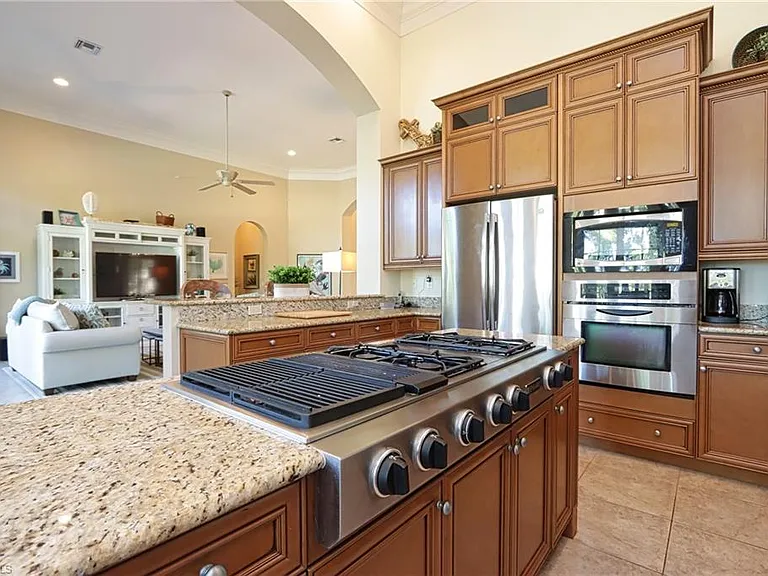 9799 Bay Mdw — Photo 7