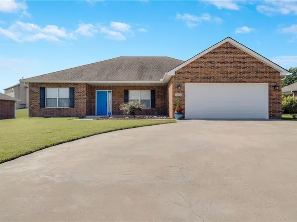 1211 SW 8th St, Oak Grove, MO 64075