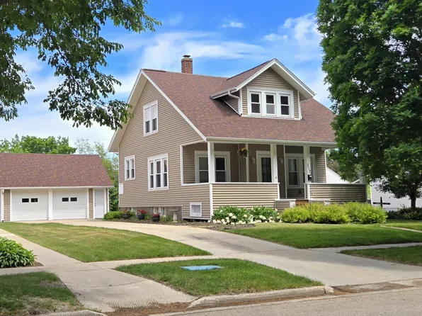 317 E Linden DRIVE, Jefferson, WI 53549