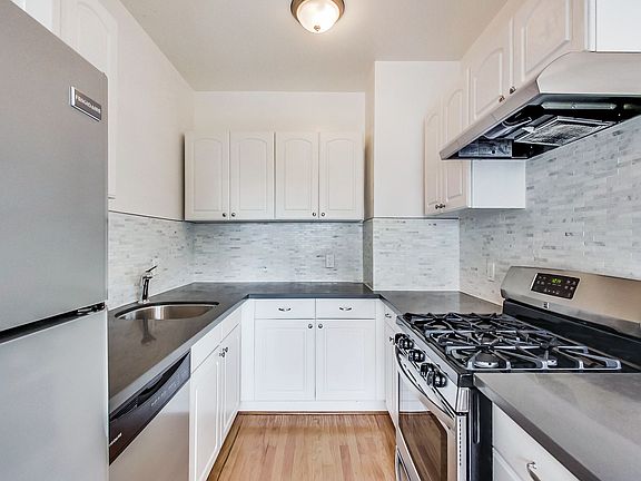 3rd image of 500 Stanyan St #105
