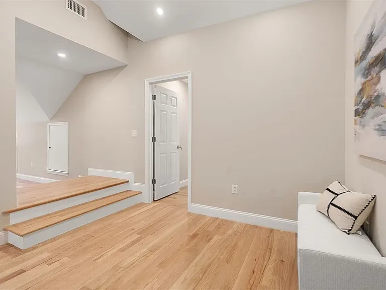 543 Centre St #6 — Photo 7
