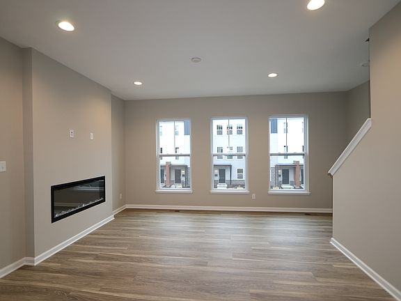 3rd image of 3127 W New York St