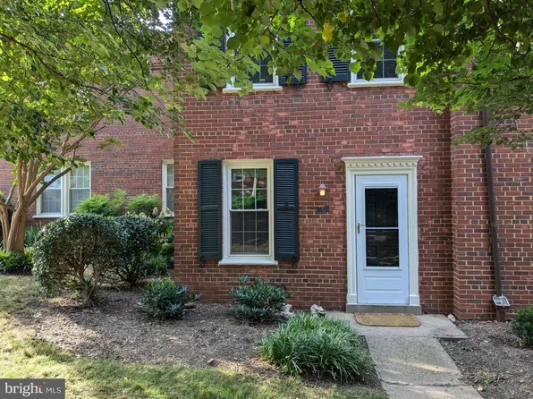 1201 S Barton St Unit 143, Arlington, VA 22204