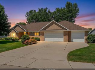 568 Royal Saint Pats Dr, Wrightstown, WI 54180