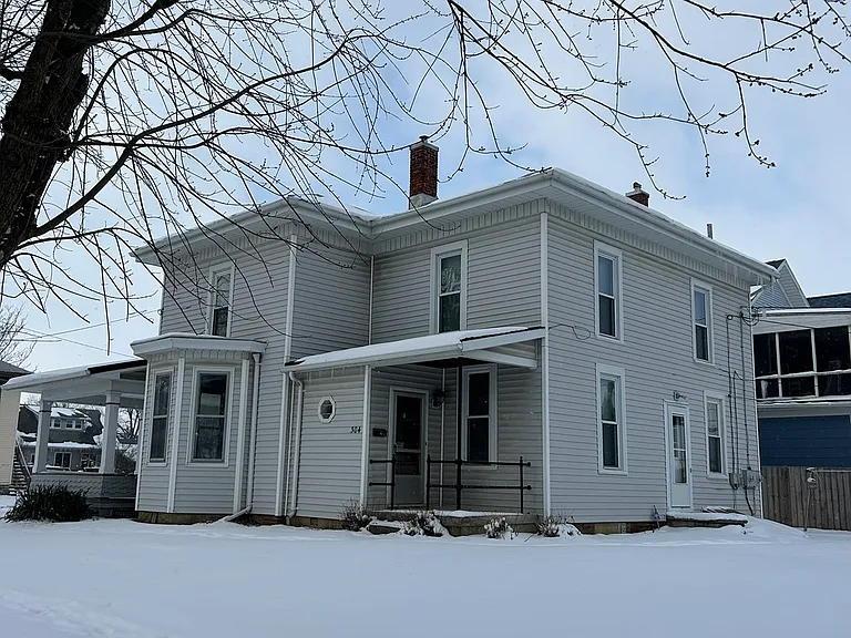 Rogers 304 E Lucas St — Photo 1