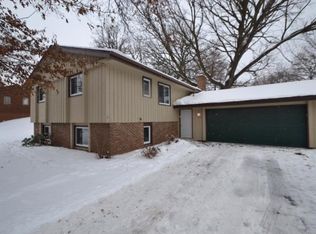 105 Belmont Rd, Apple Valley, MN 55124