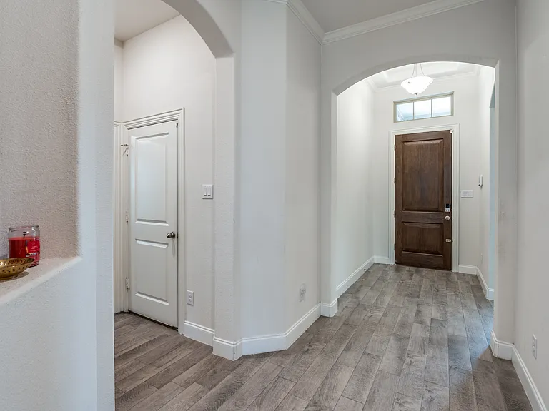 462 Steele St — Photo 3